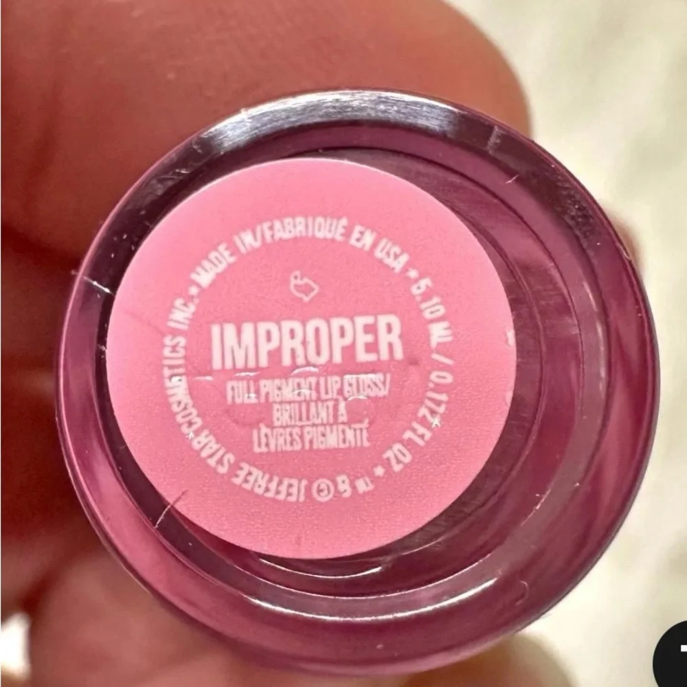 Jeffree Star IMPROPER Supreme Gloss-rich deep berry rose